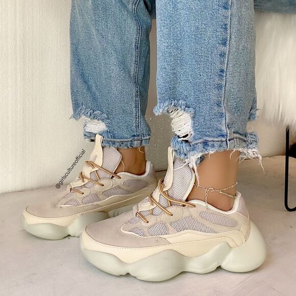 Cream Sneaker a Exaggerated Boost Sole - Picture 5 of 6